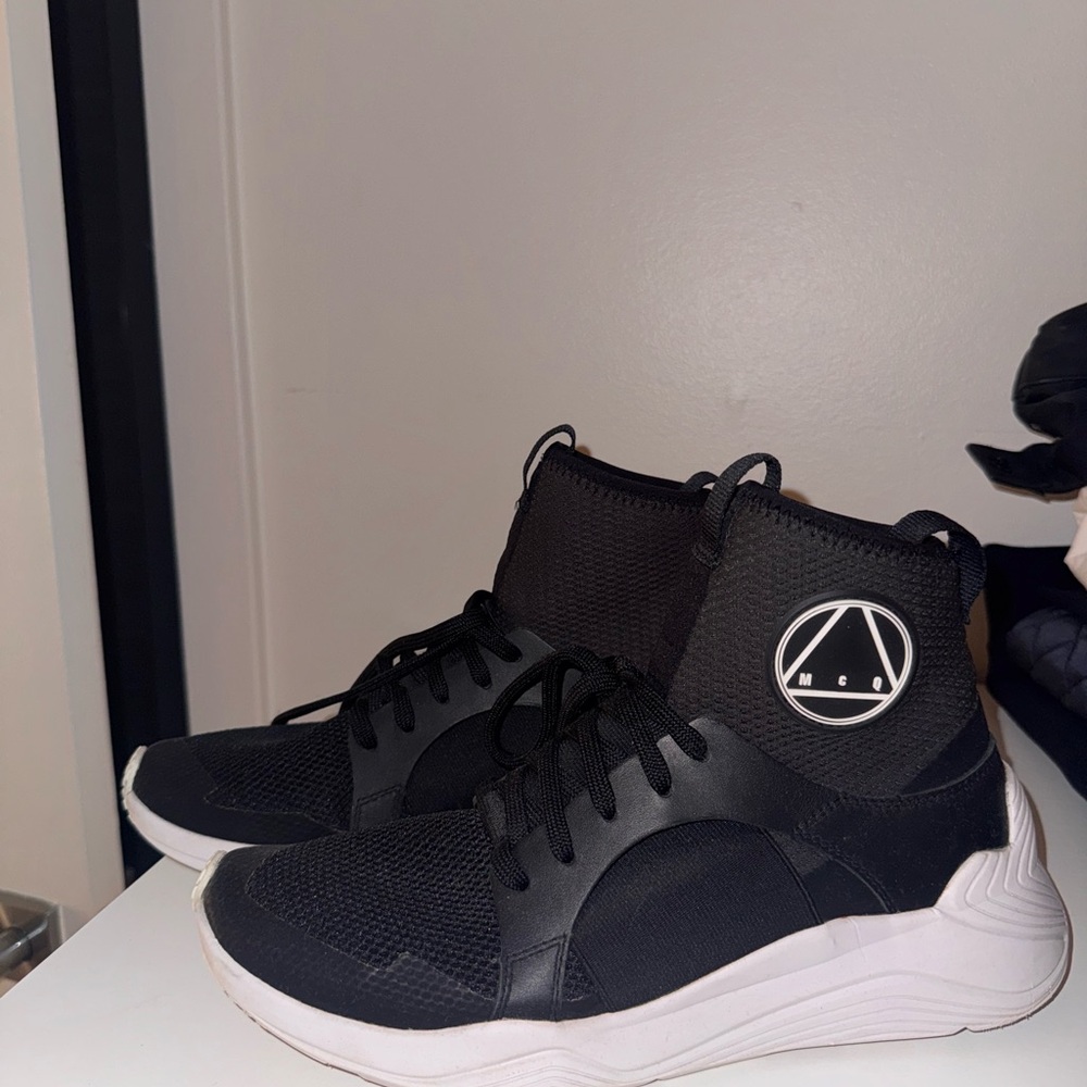 MCQ by Alexander McQueen Man’s Sneakers in Black